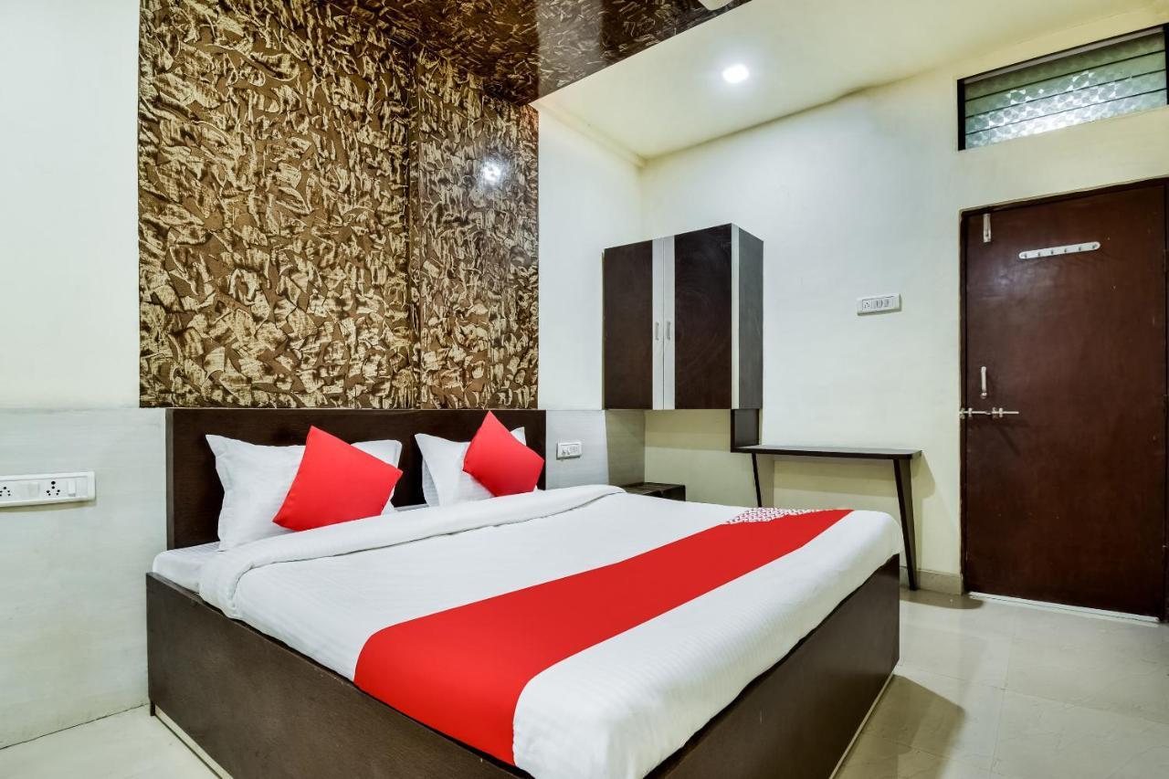 Hotel O Aryan Khāmgaon Exteriör bild