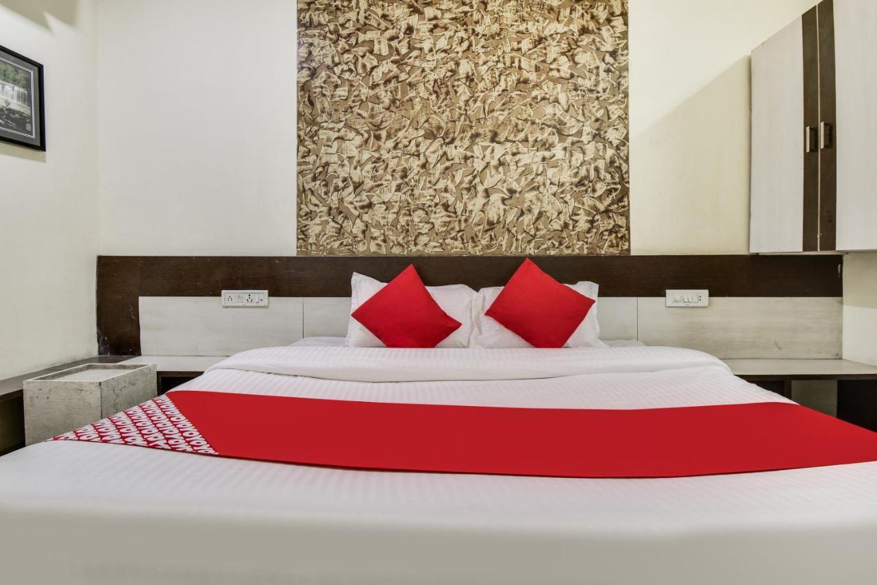 Hotel O Aryan Khāmgaon Exteriör bild