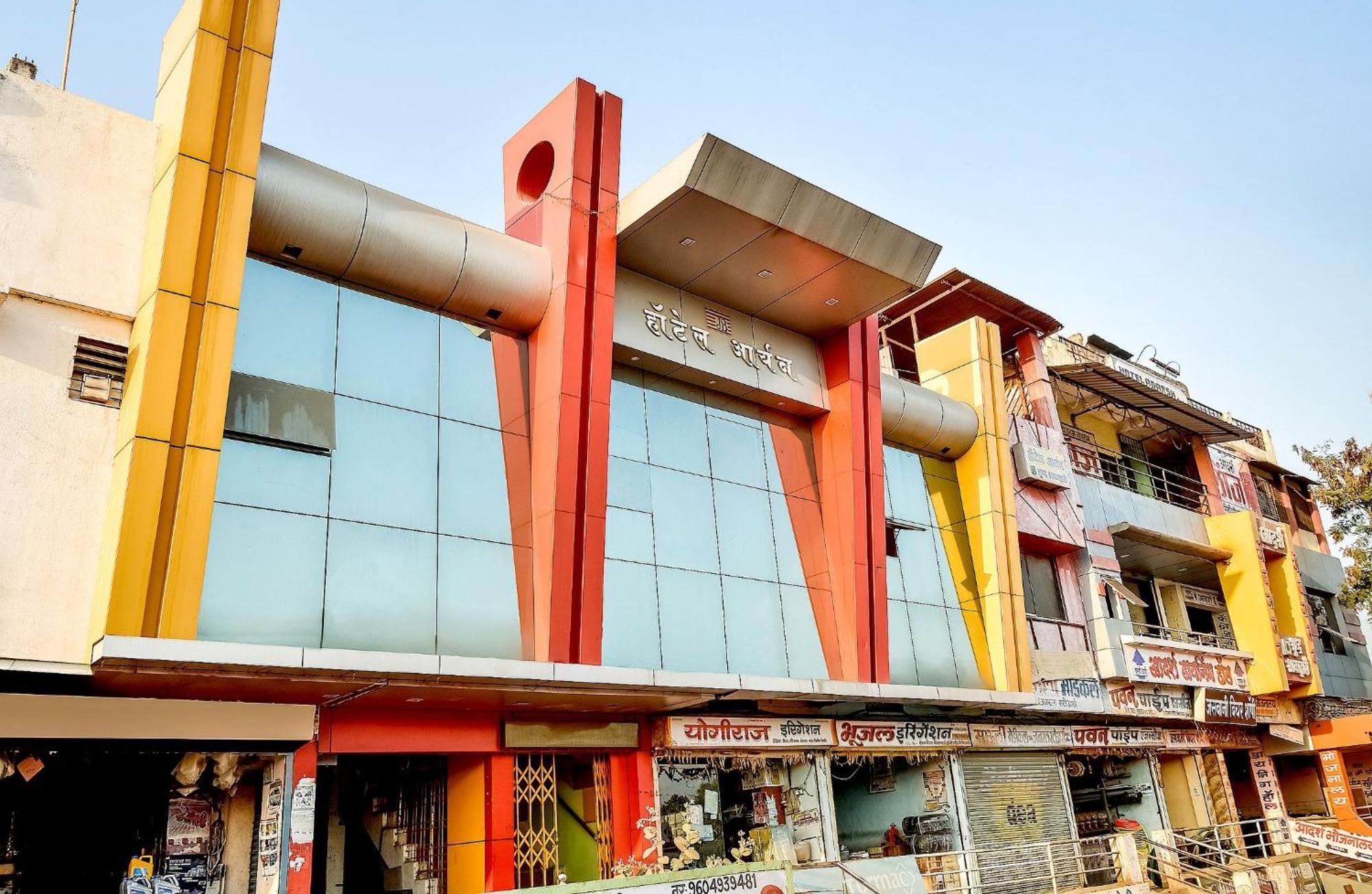 Hotel O Aryan Khāmgaon Exteriör bild