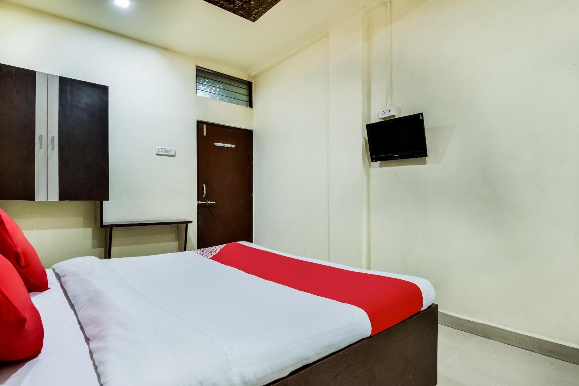 Hotel O Aryan Khāmgaon Exteriör bild