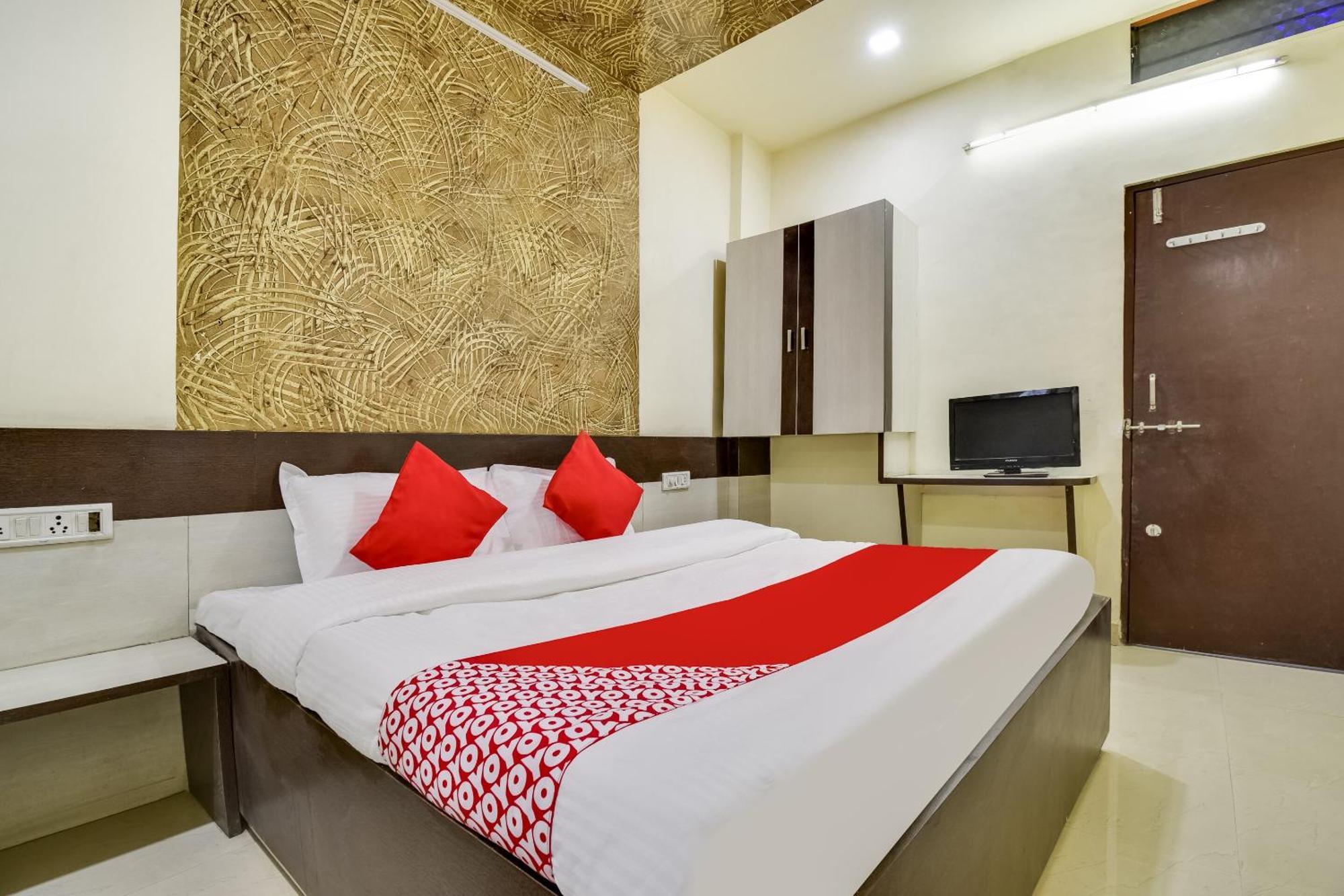 Hotel O Aryan Khāmgaon Exteriör bild