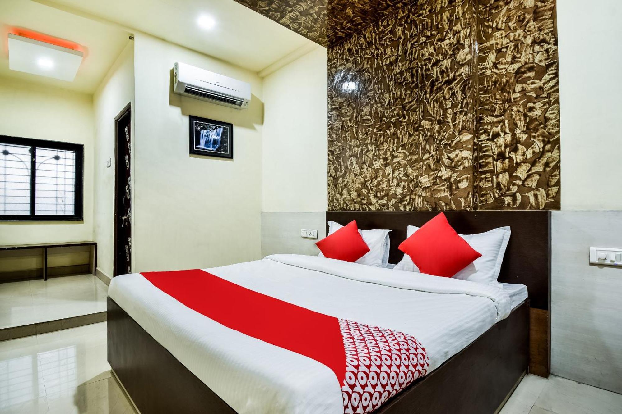 Hotel O Aryan Khāmgaon Exteriör bild